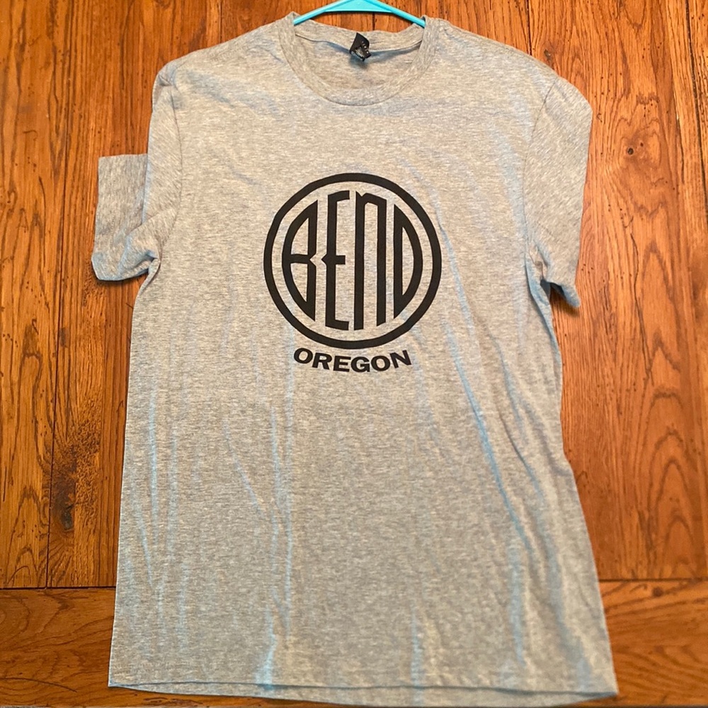Bend Short sleeve t shirt size L